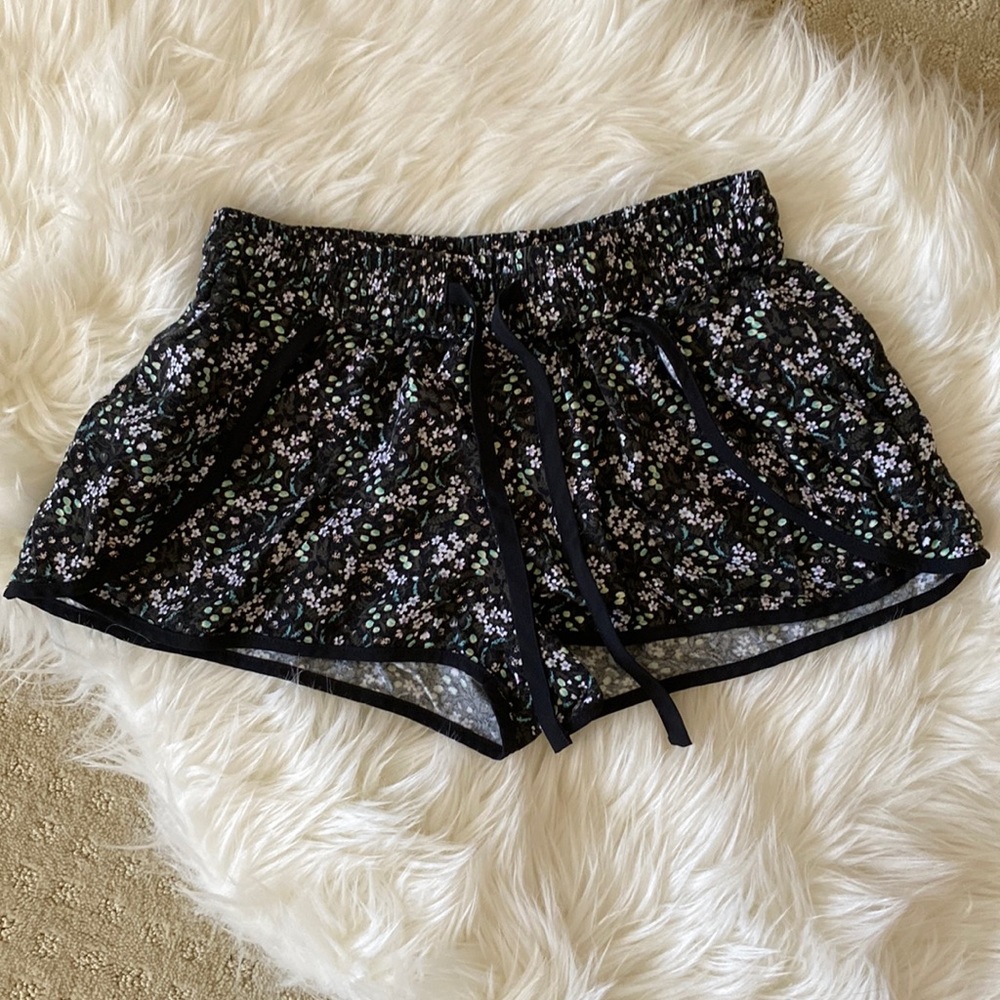 Aritzia Talula Shorts - XS